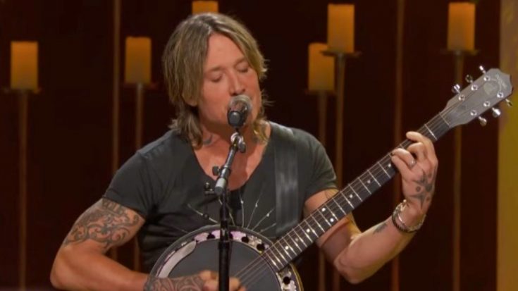 Keith Urban Pays Tribute To Loretta Lynn By Singing “You’re Lookin’ At Country”