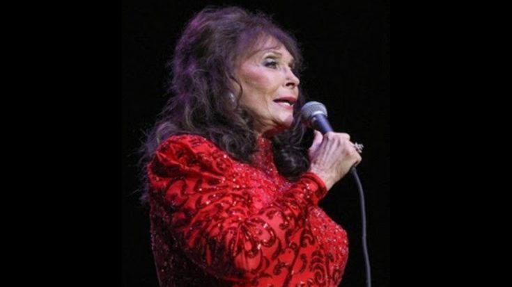 Loretta Lynn Laid To Rest At Her Tennessee Ranch | Classic Country Music Videos
