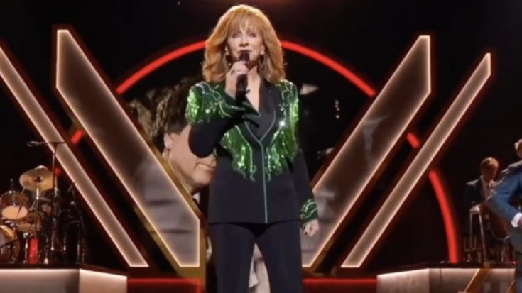 Reba McEntire Rocks Vintage Tour Outfit For CMA Awards Performance | Classic Country Music | Legendary Stories and Songs Videos
