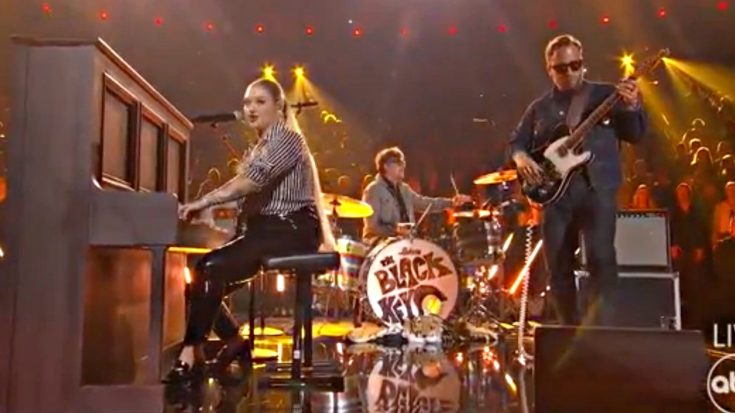 Elle King Sets Piano On Fire While Honoring Jerry Lee Lewis With “Great Balls Of Fire” At CMAs | Classic Country Music Videos