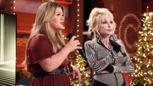 Watch Kelly Clarkson & Dolly Parton Rehearse For Upcoming Performance
