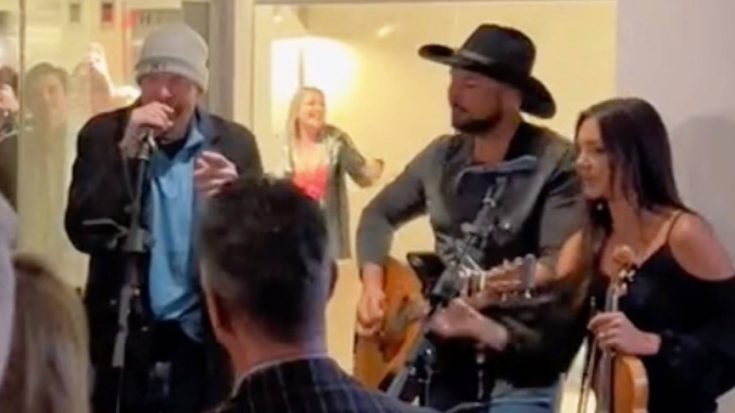 Toby Keith Crashes Show At Hotel Bar | Classic Country Music Videos