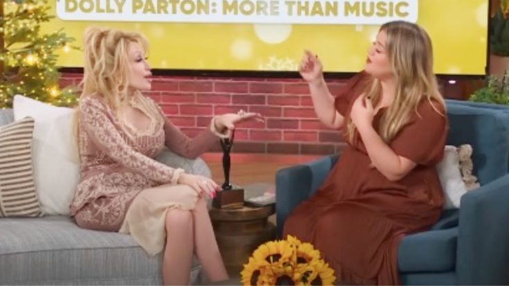 Kelly Clarkson Joins Dolly Parton For Impromptu “I Will Always Love You” Duet