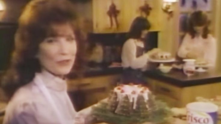 1984 Crisco Commercial Shows Loretta Lynn Celebrating Christmas With Family