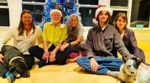 Willie Nelson Is All Smiles In Christmas Photo With Family