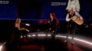 Mick Fleetwood, Sheryl Crow, & Bonnie Raitt Sing “Songbird” At Grammys In Tribute To Christine McVie