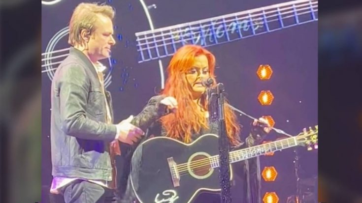 Wynonna Judd Stops Show, Tells Crowd, “I Am Really Dizzy” | Classic Country Music | Legendary Stories and Songs Videos