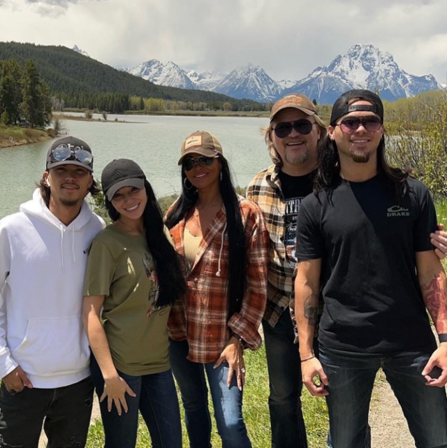 Travis Tritt and his family, Theresa, Tyler Reese, Tarian and Tristan.