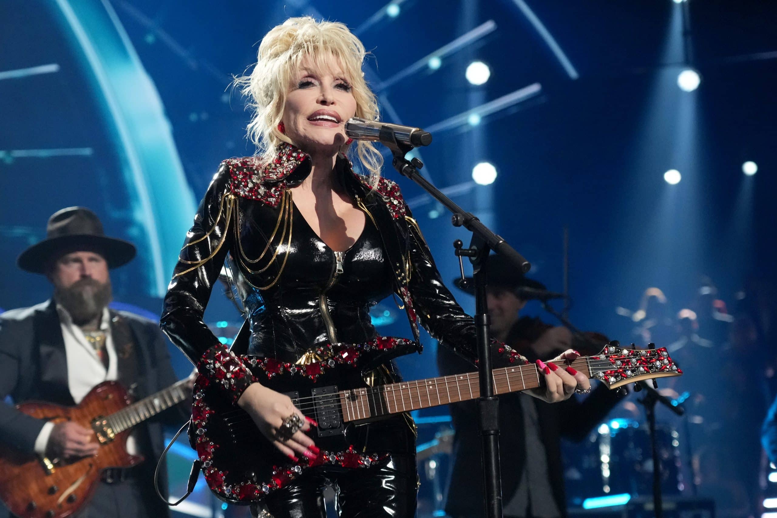 Photo of Dolly Parton performing for her rock and roll hall of fame induction in 2022
