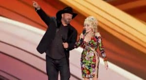 Garth Brooks Calls Dolly Parton “The King Of Country Music” In ACM Awards Opening