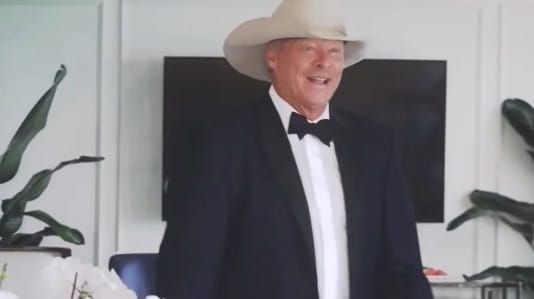 Alan Jackson sees his daughter Mattie for the 1st time in her wedding dress