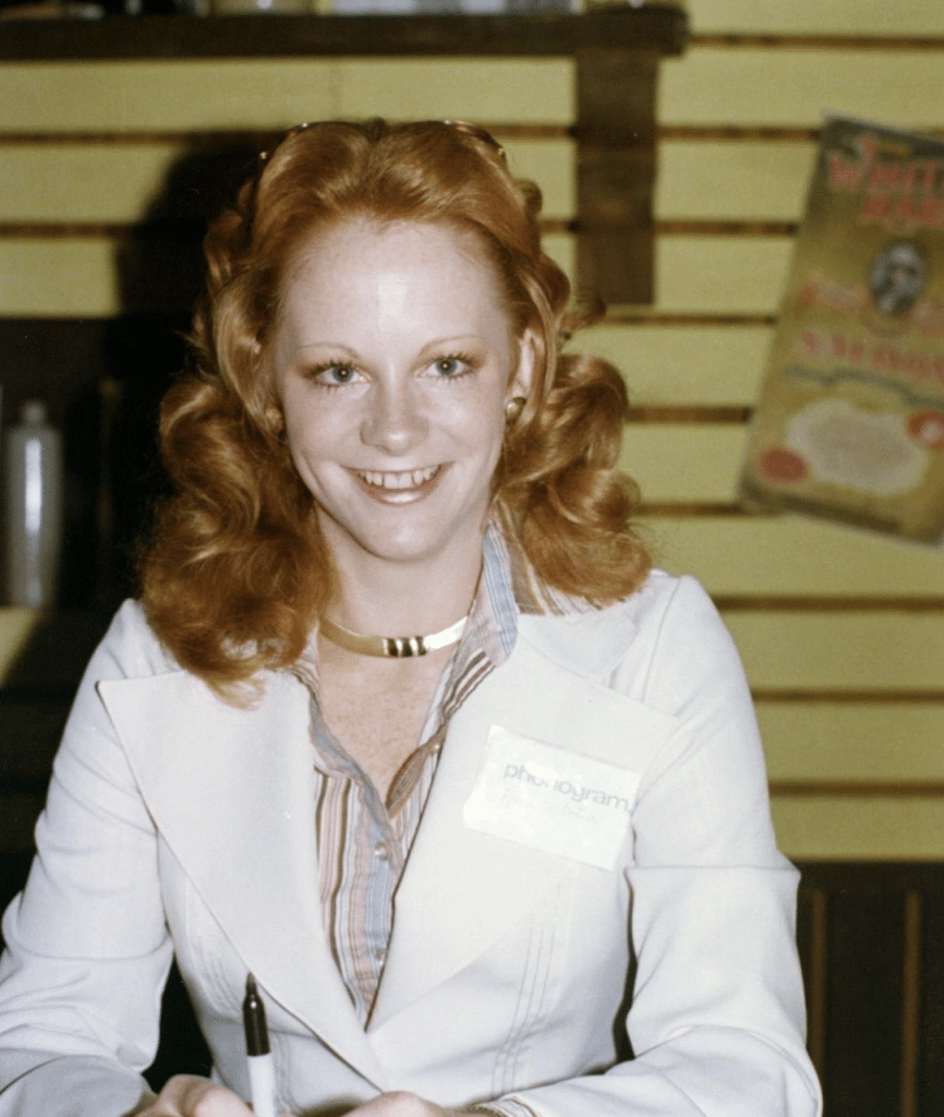 A young Reba McEntire signs autographs at Fan Fair