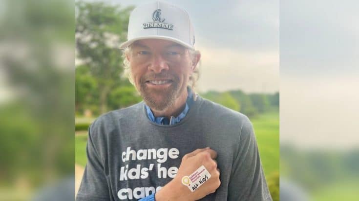 Toby Keith Shares New Photo Amid Cancer Battle | Classic Country Music | Legendary Stories and Songs Videos