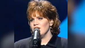 Alison Krauss Hypnotizes Crowd With Keith Whitley Cover At CMAs In 1995