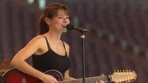1998: Shania Twain Sings “You’re Still The One” At Texas Stadium