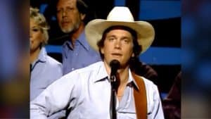 George Strait Sings “Amarillo By Morning” On Hee Haw In 1983