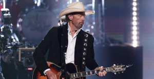 Toby Keith Returned To Stage With First Television Performance Since Cancer Diagnosis