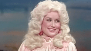 Dolly Parton Tells Johnny Carson Why Her Husband Doesn’t Watch Her Perform