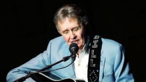 Bill Anderson Sings New Version of “Whiskey Lullaby,” Which He Co-Wrote