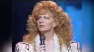 1991: Reba Performs Emotional Tribute After Losing Her Band In Plane Crash