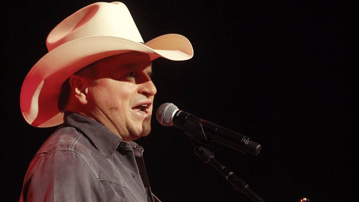 Country Legend Mark Chesnutt Rushed To Hospital Ahead Of Concert