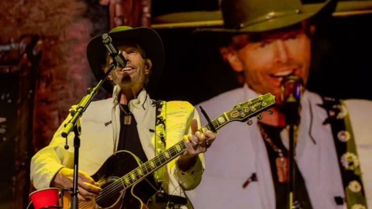 Toby Keith Makes Triumphant Return To Stage With Las Vegas Show | Classic Country Music | Legendary Stories and Songs Videos
