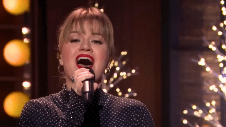 Kelly Clarkson Shares Soaring Performance Of “O Holy Night” | Classic Country Music | Legendary Stories and Songs Videos