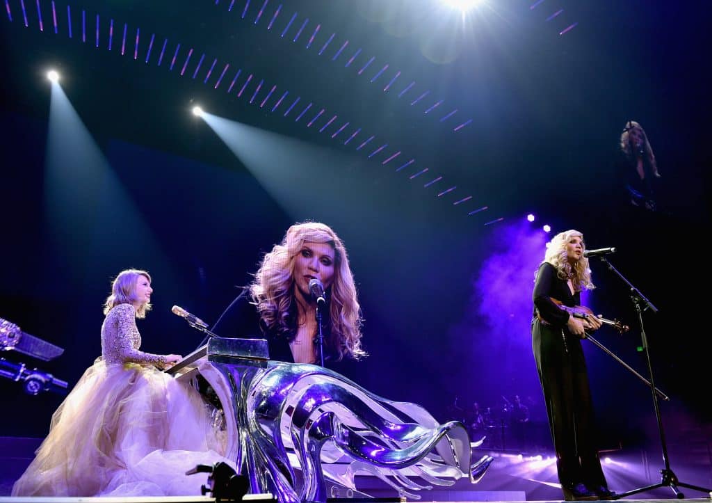 NASHVILLE, TN - SEPTEMBER 25: Singer/songwriters Taylor Swift (L) and Alison Krauss perform onstage during The 1989 World Tour live in Nashville at Bridgestone Arena on September 25, 2015 in Nashville, Tennessee.