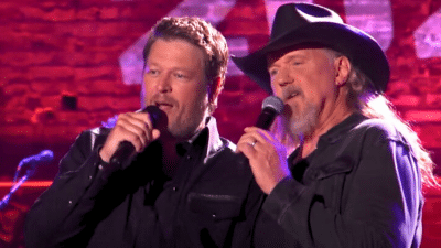 Blake Shelton and Trace Adkins reunite for New Year's Eve performance