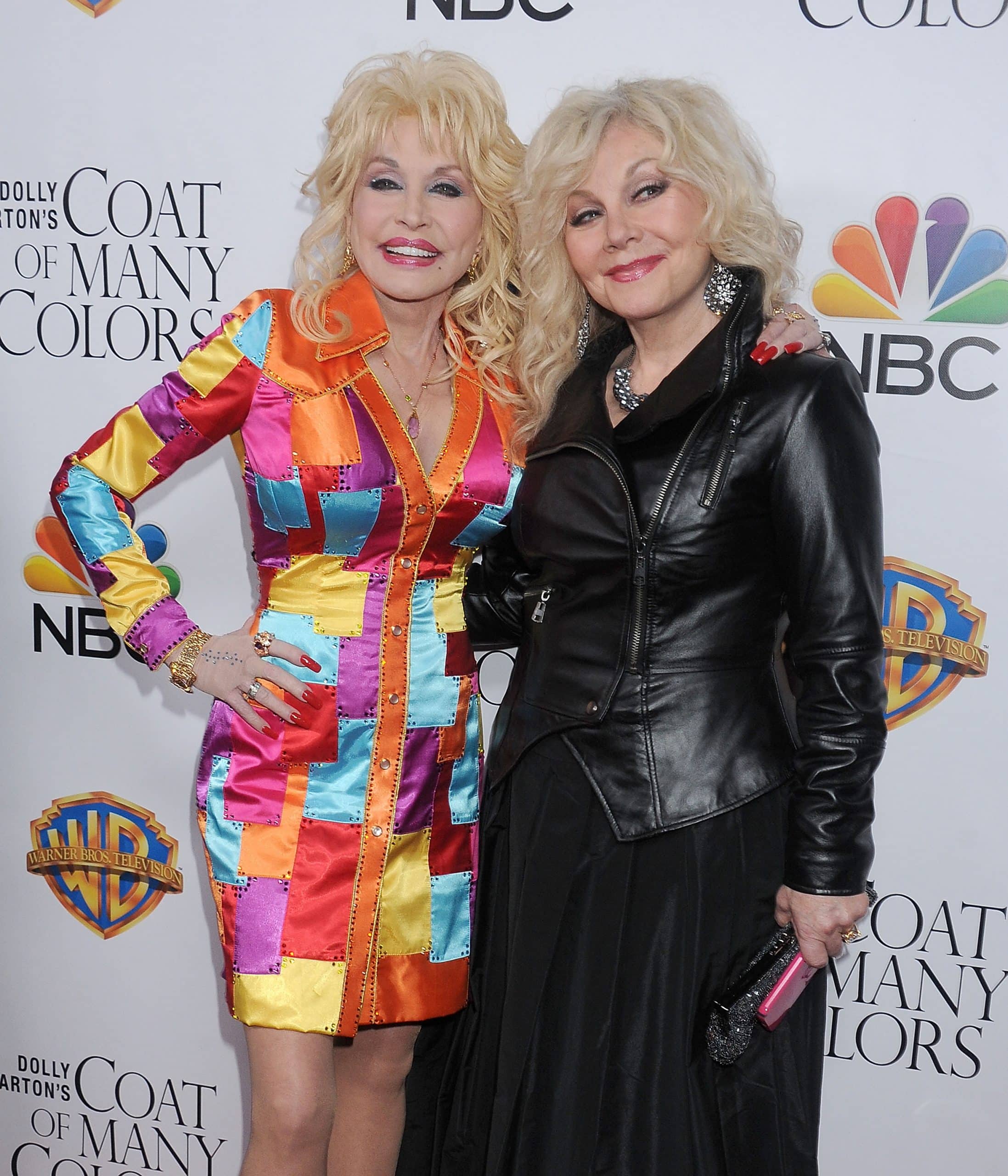 Dolly Parton with her little sister, Stella Parton, in 2015. Stella is one of Dolly Parton's 11 siblings.