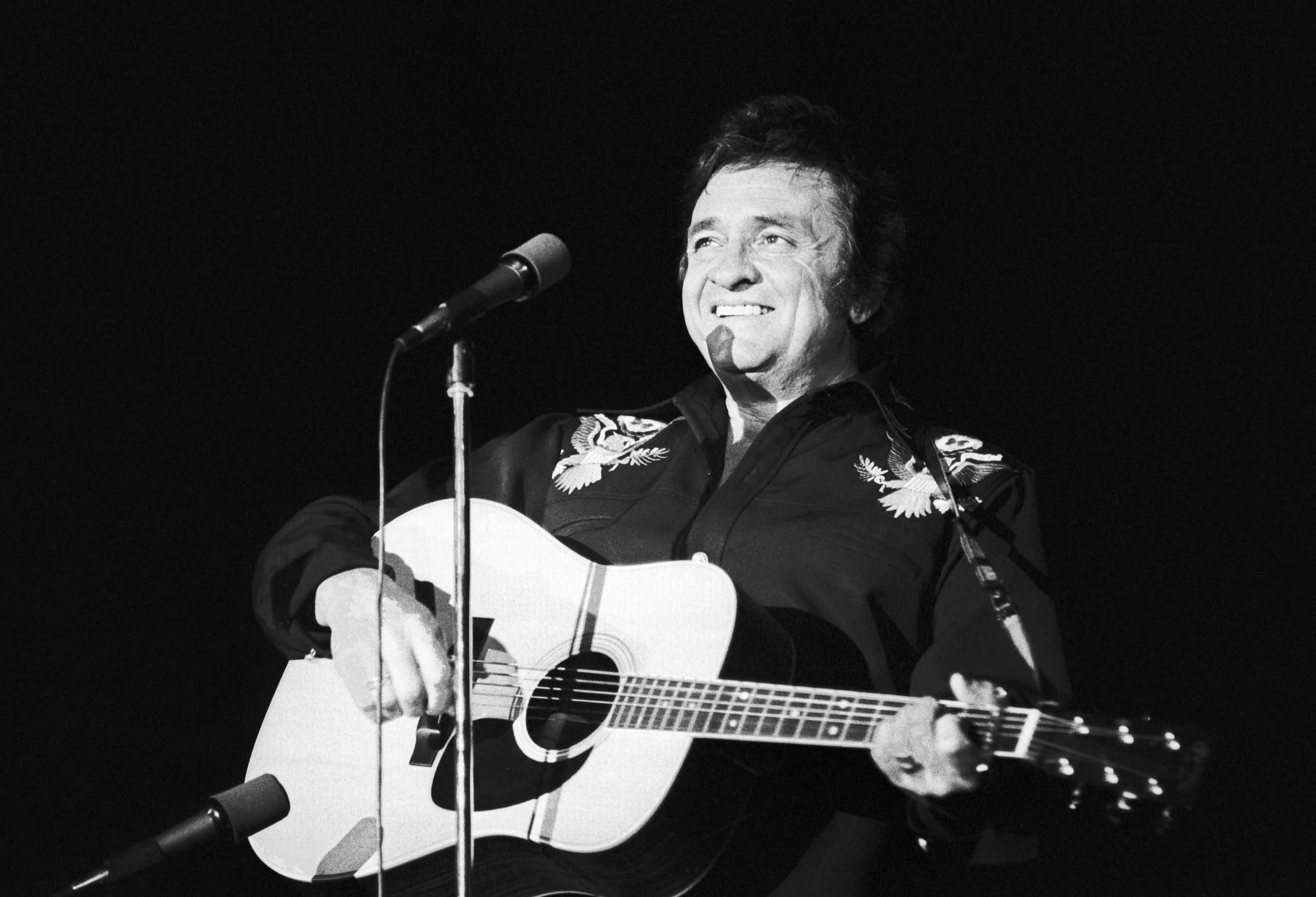 Johnny Cash is a country artist in the Rock & Roll Hall of Fame