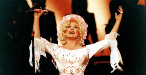 Rolling Stone Names Dolly Parton’s “Jolene” As The Greatest Country Song Of All Time