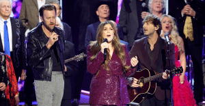 50+ Living Grand Ole Opry Members Close Out “Opry 100” With “I Will Always Love You”