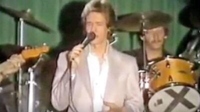 Randy Travis performing before he signed a record deal