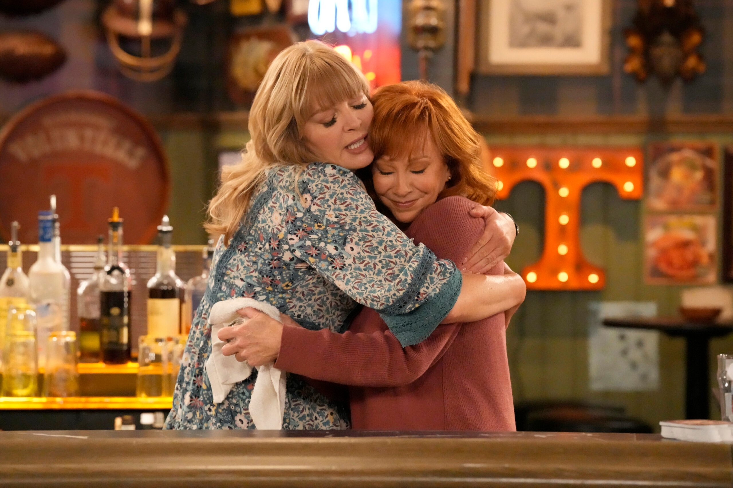 Reba McEntire and Melissa Peterman in character in the pilot episode of "Happy's Place"