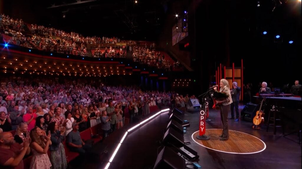 Kathy Mattea receives standing ovation after being invited to become Grand Ole Opry member