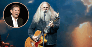 ACM HONORS: Jamey Johnson Pays Tribute To Randy Travis With Powerful “Three Wooden Crosses” Performance