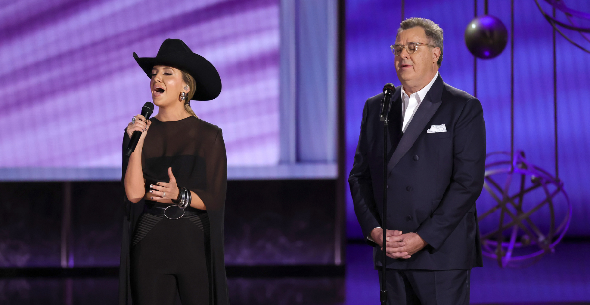 Vince Gill, Lainey Wilson Team Up For Emmy Awards In Memoriam Performance Of “Go Rest High On That Mountain”