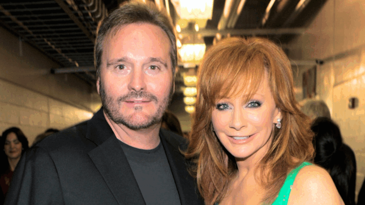 Reba McEntire and her now ex-husband Narvel Blackstock backstage at an event before their divorce